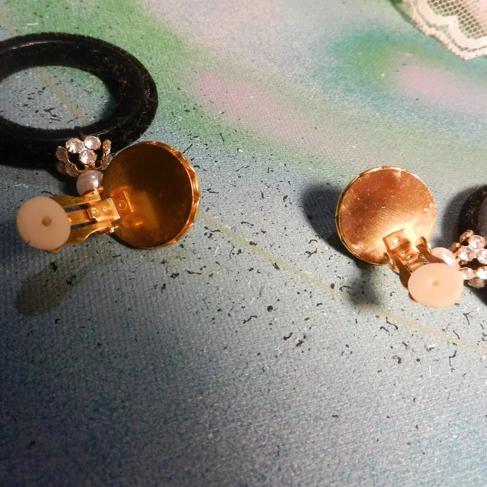VTG Contempo hoop clip earrings black velvet pearlcore drop and dangle sparklers